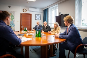 Amerykańska delegacja podczas spotkania w Komendzie Głównej Policji z  I Zastępcą Komendanta Głównego Policji nadinsp. Romanem Kusterem.