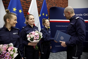 Uroczysta odprawa z udziałem I zastępcy Komendanta Głównego Policji nadinsp. Romana Kustera, zwycięskich policjantek, kierownika i selekcjonera Andrzeja Kuczyńskiego oraz trenera kom. Rafała Gnapa.