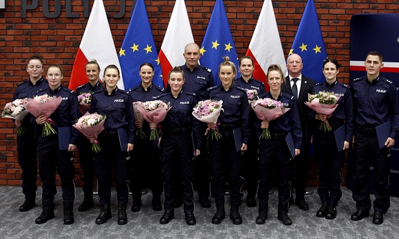 Uroczysta odprawa z udziałem I zastępcy Komendanta Głównego Policji nadinsp. Romana Kustera, zwycięskich policjantek, kierownika i selekcjonera Andrzeja Kuczyńskiego oraz trenera kom. Rafała Gnapa.