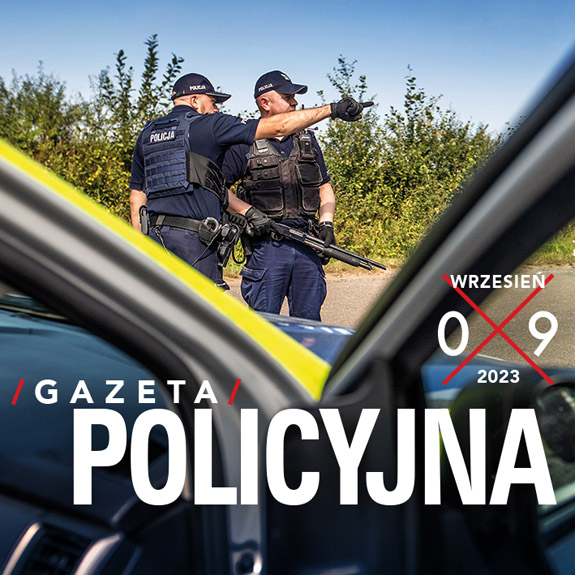 Fragment okładki wrześniowego numeru Gazety Policyjnej przedstawiającej dwóch dyskutujących policjantów.