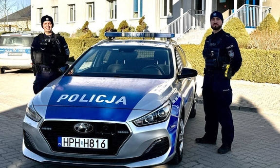 Od lewej sierż. Adrian Piętkowski i mł. asp. Maciej Morawski.