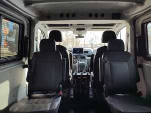 Zdjęcie przedstawia wnętrze pojazdu furgon wypadowy marki Volkswagen Crafter