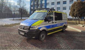 Zdjęcie przedstawia furgon wypadowy marki Volkswagen Crafter