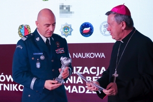 nadinsp. dr Rafał Kochańczyk i abp. Józef Kupny.