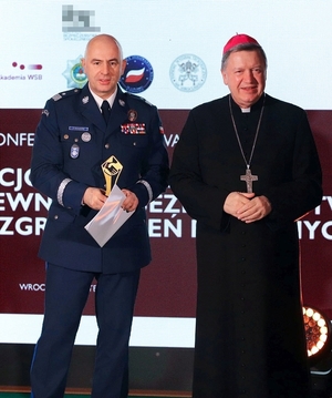 nadinsp. dr Rafał Kochańczyk i abp. Józef Kupny.