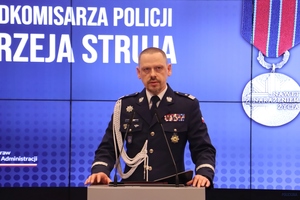 Policjanci podczas uroczystości wręczenia medali im. Andrzeja Struja.