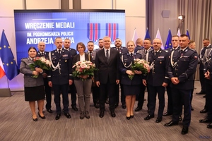 Policjanci podczas uroczystości wręczenia medali im. Andrzeja Struja.