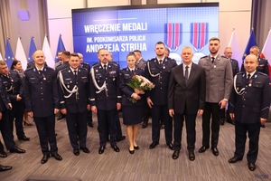 Policjanci podczas uroczystości wręczenia medali im. Andrzeja Struja.