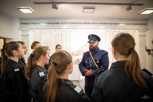 wizyta uczniów w komendzie głównej policji.