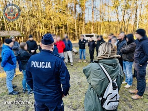 POLICJANCI SZKOLĄ SIĘ Z POSZUKIWAŃ.