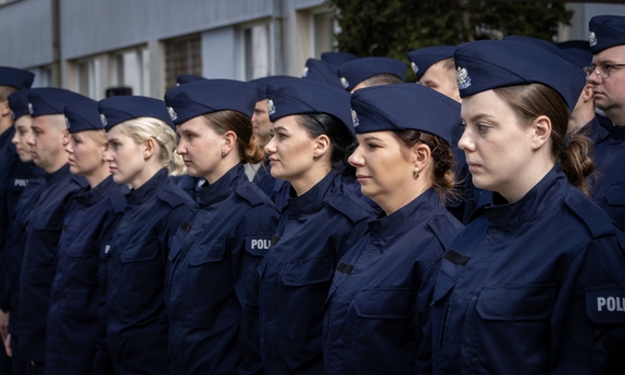 Policjanci podczas uroczystości ślubowania.