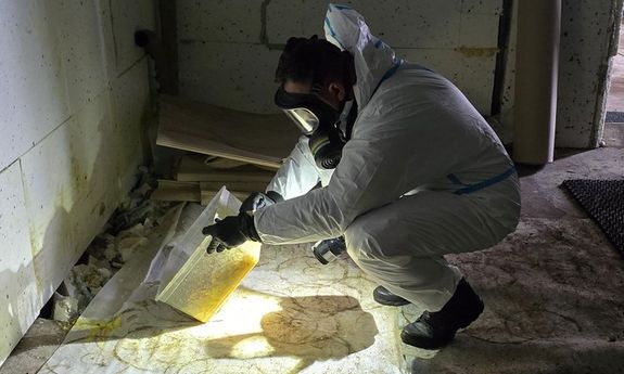 zabezpieczone narkotyki i zatrzymany mężczyzna.