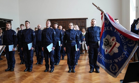 Policjanci podczas uroczystości.