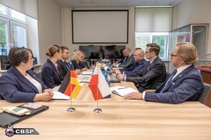 uczestnicy spotkani podczas rozmów