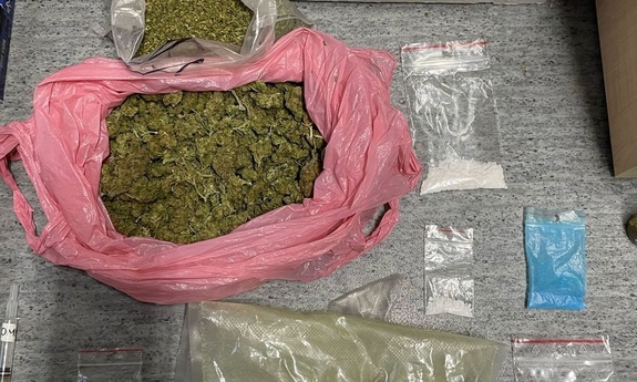 Na zdjęciu zabezpieczone narkotyki i środki psychotropowe.