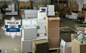 Zabezpieczone podrobione pestycydy w magazynie.