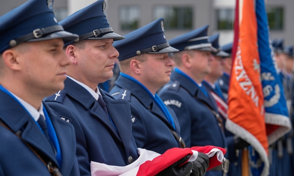 Policjanci w czasie uroczystości ślubowania.