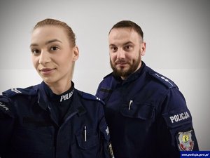 Policjant i policjantka.