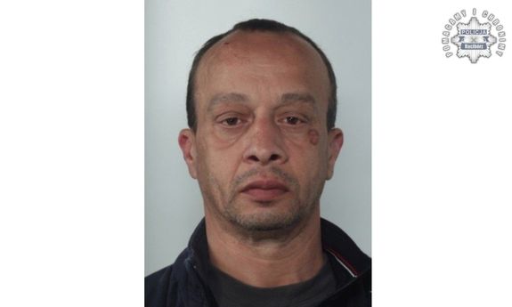 Wizerunek obywatela Rumunii zatrzymanego przez policjantów, który dopuszczał się kradzieży.