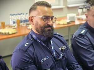 Na zdjęciu widać policjanta.