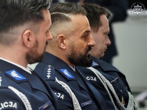 Na zdjęciu widać policjanta.