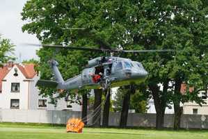 śmigłowiec S-70i Black Hawk z Zarządu Lotnictwa Policji Głównego Sztabu Policji Komendy Głównej Policji .