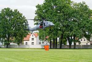 śmigłowiec S-70i Black Hawk z Zarządu Lotnictwa Policji Głównego Sztabu Policji Komendy Głównej Policji .