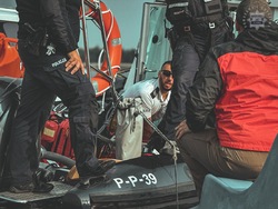 Policjanci na łódce - zdjęcie poglądowe.