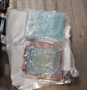Tabletki w plastikowych torebkach.