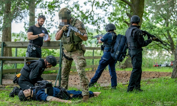 Funkcjonariusze podczas ćwiczeń.