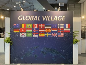 Banner targów Critical Communications World 2025.