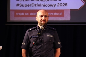 Uczestnicy gali wręczenia nagród w plebiscycie #SuperDzielnicowy Roku.