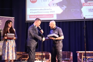 Uczestnicy gali wręczenia nagród w plebiscycie #SuperDzielnicowy Roku.