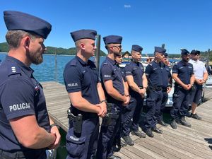 Odprawa policjantów Oddziału Prewencji w Rzeszowie rozpoczynających służbę w Polańczyku.