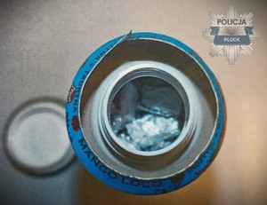 Puszka, w której ukryte były narkotyki - widok z góry.