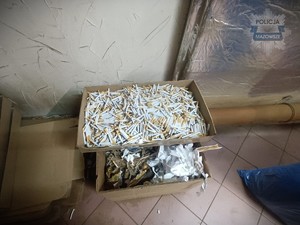 Papierosy w kartonie.