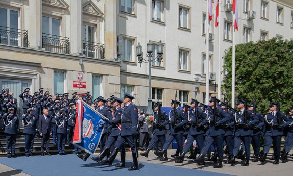 Uroczystość wręczenia odznaczeń i nominacji na wyższe stopnie policyjne w Komendzie Głównej Policji.