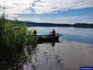 Jezioro - miejsce działania służb.