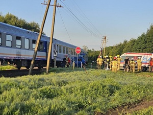Wypadek na przejeździe kolejowym.