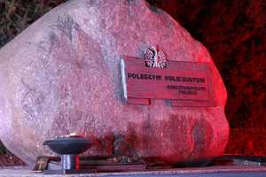 uroczystości pod pomnikiem poległych policjantów