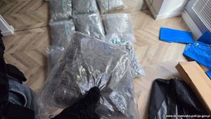 Narkotyki ujawnione przez policjantów.