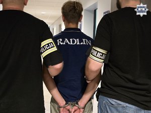 zatrzymany z policjantami.