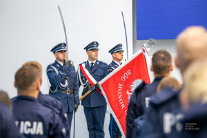 Poczet sztandarowy policjantów.