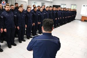 Policjanci biorący udział w szkoleniu.