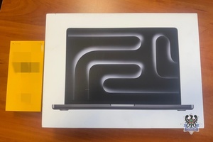 Pudełko z laptopem.