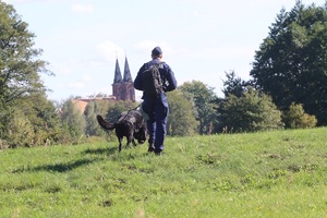 Policjant z psem podczas Mistrzostw.
