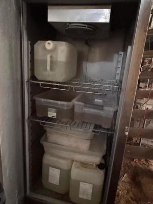 Pojemniki z nielegalną substancją.