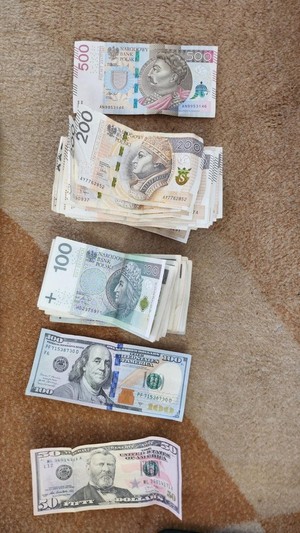 Zabezpieczone pieniądze.