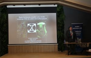 Jeden z prelegentów podczas wykładu.