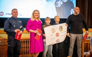 Uczestnicy inauguracji kolejnej odsłony akcji #ZnamTeNumery.